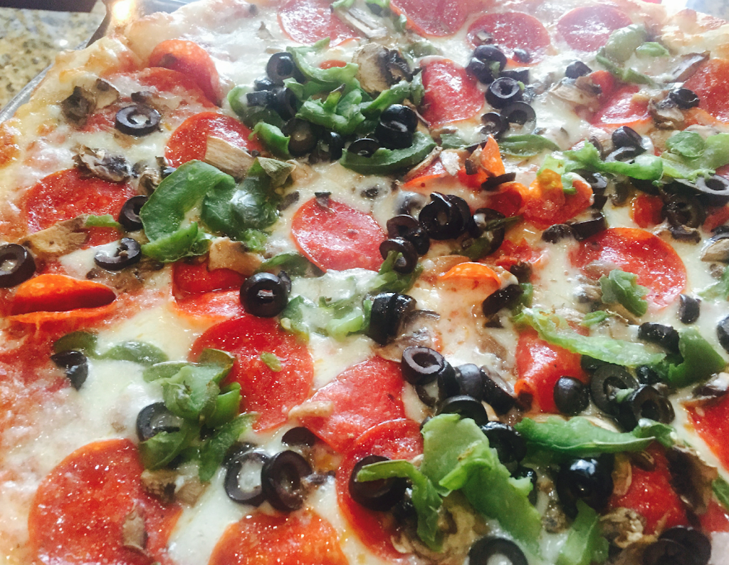 Montys Restaurant & Pizzeria | restaurant | 2515 Tamiami Trail, Punta Gorda, FL 33950, USA | 9416370008 OR +1 941-637-0008