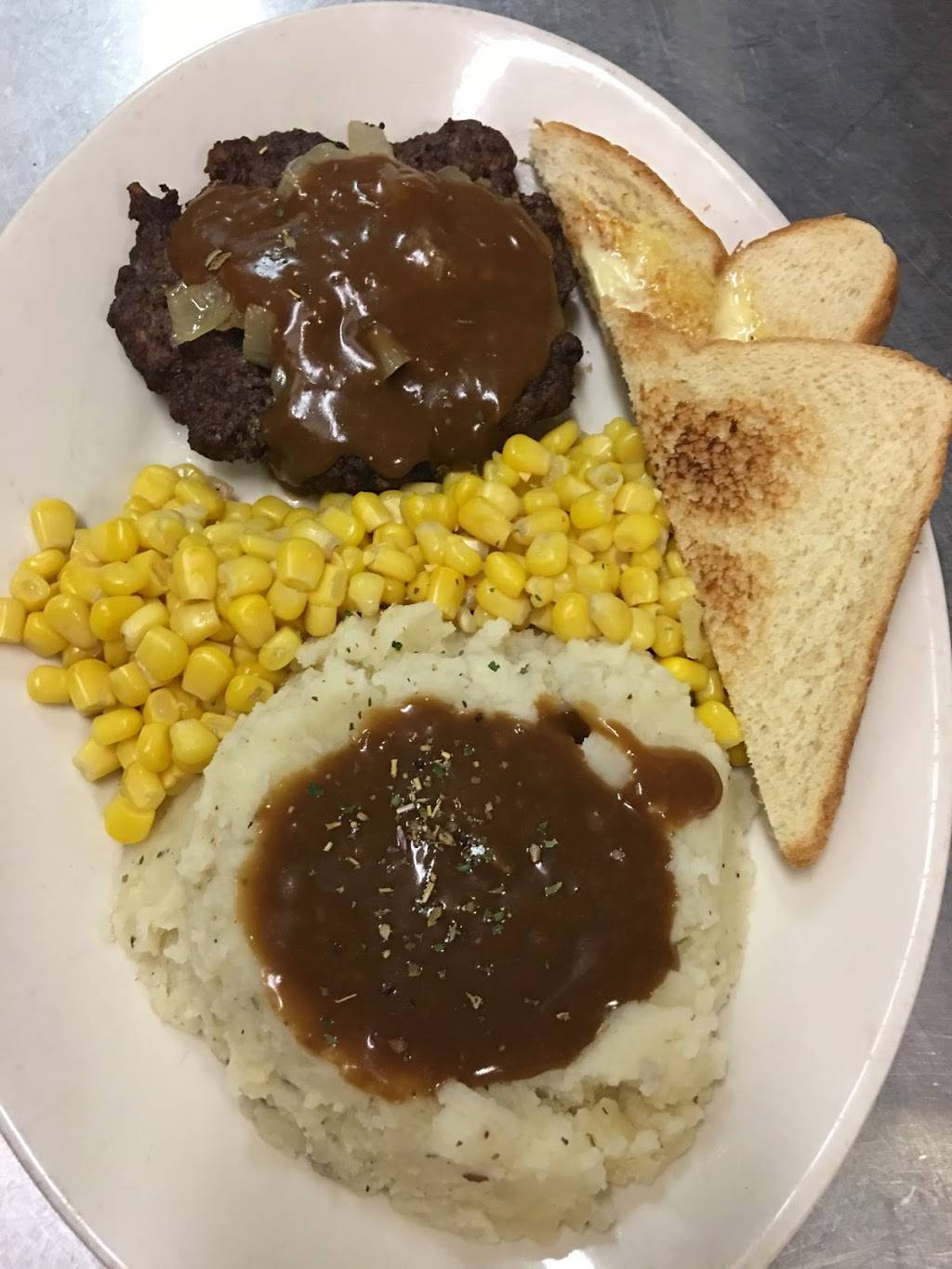 Rockefellers Food & Spirits | restaurant | 592 US-701, Loris, SC 29569, USA | 8437560840 OR +1 843-756-0840