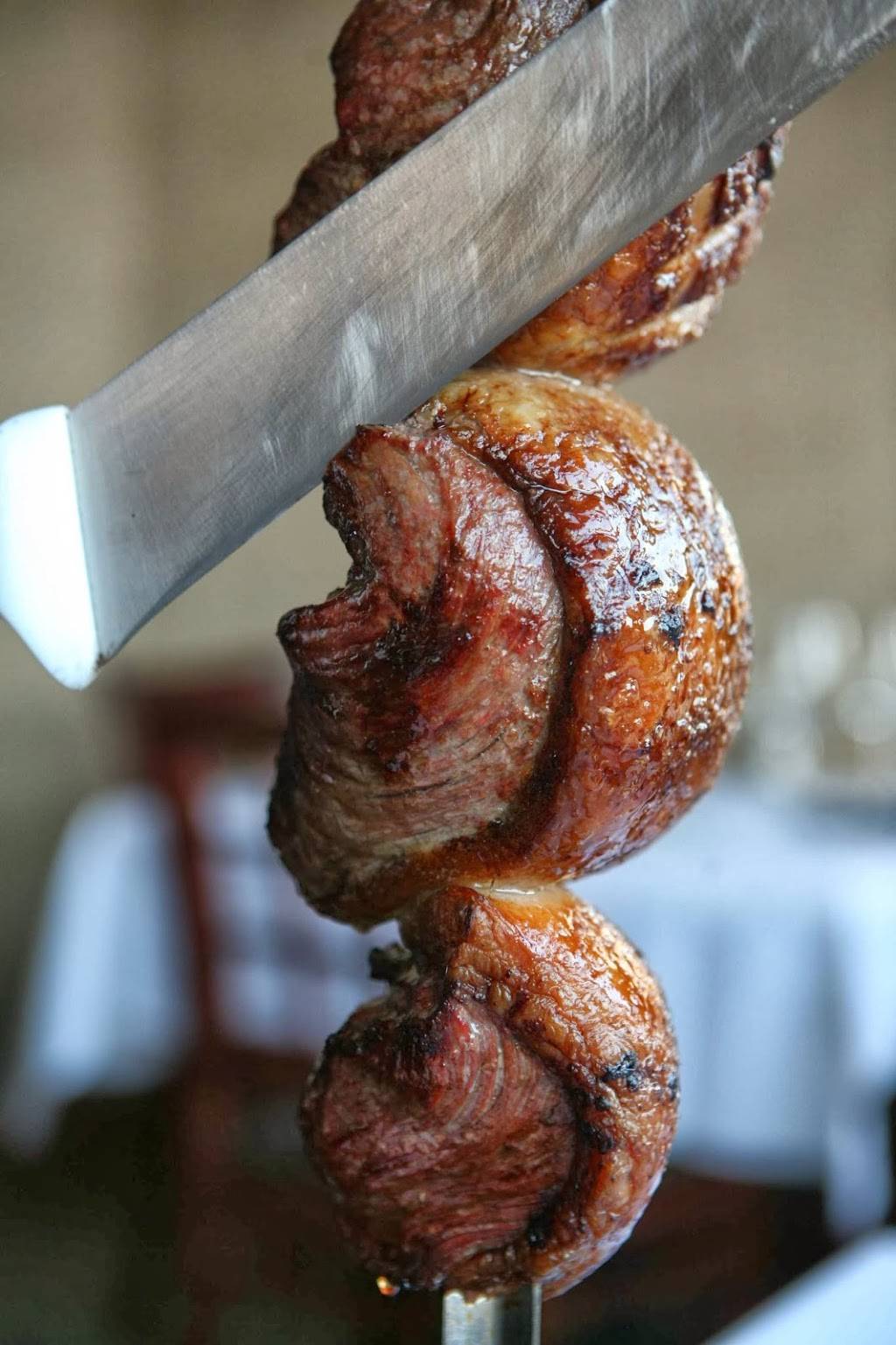 Em Chamas Brazilian Grill | restaurant | 6101 NW 63rd Terrace, Kansas City, MO 64151, USA | 8165057100 OR +1 816-505-7100