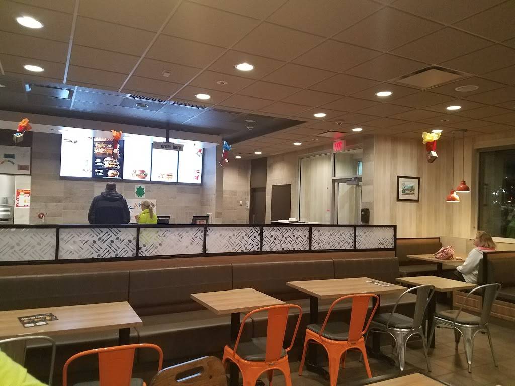 McDonalds | cafe | 101 Lamp and Lantern Village, Chesterfield, MO 63017, USA | 6363911772 OR +1 636-391-1772