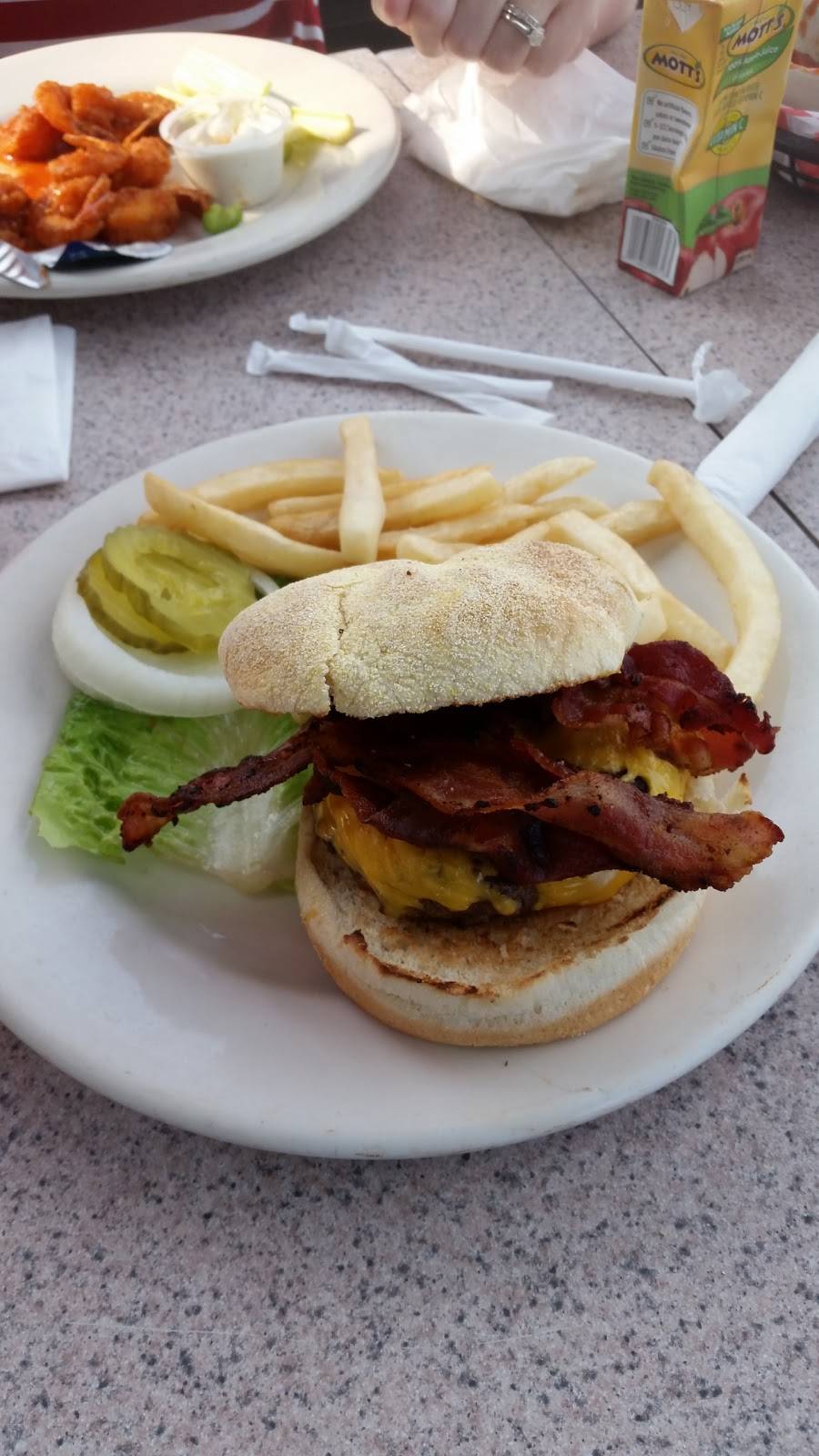 Downwind Restaurant and Lounge | night club | 2000 Airport Rd, Atlanta, GA 30341, USA | 7704520973 OR +1 770-452-0973