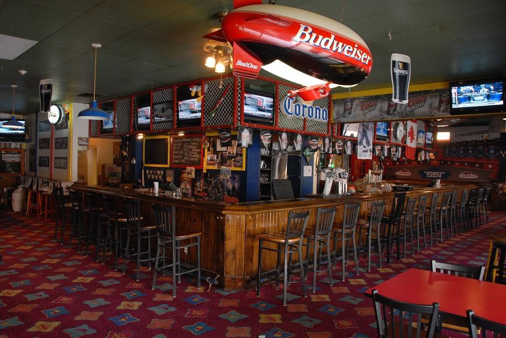 Lockeroom | restaurant | 201 Cundles Rd E, Barrie, ON L4M 4S5, Canada | 7057209060 OR +1 705-720-9060