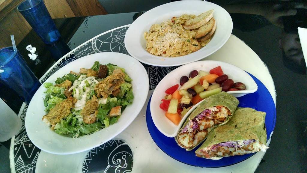 Cafe Aquarius | restaurant | 2101 Paris Rd, Chalmette, LA 70043, USA | 5045103080 OR +1 504-510-3080