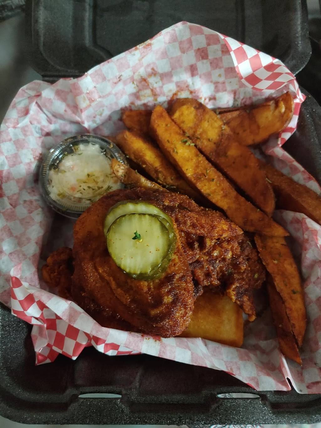 Entrees Hot Chicken & Gourmet Butter Burgers | restaurant | 2100 Candler Rd B, Decatur, GA 30032, USA | 4043434642 OR +1 404-343-4642