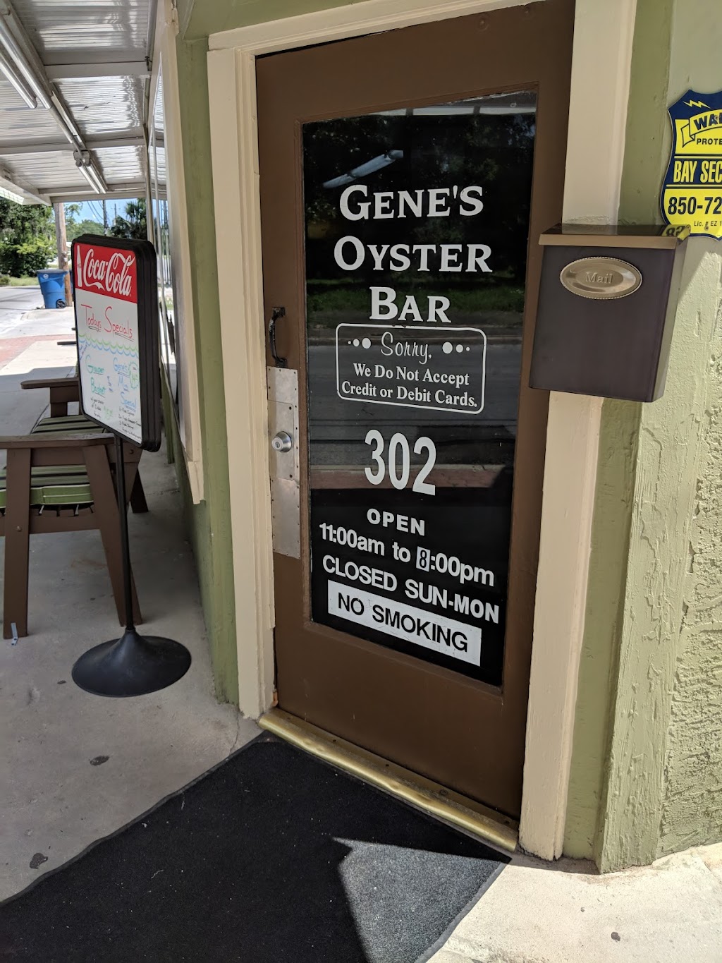 Genes Oyster Bar | restaurant | 302 Sherman Ave, Panama City, FL 32401, USA | 8507851232 OR +1 850-785-1232