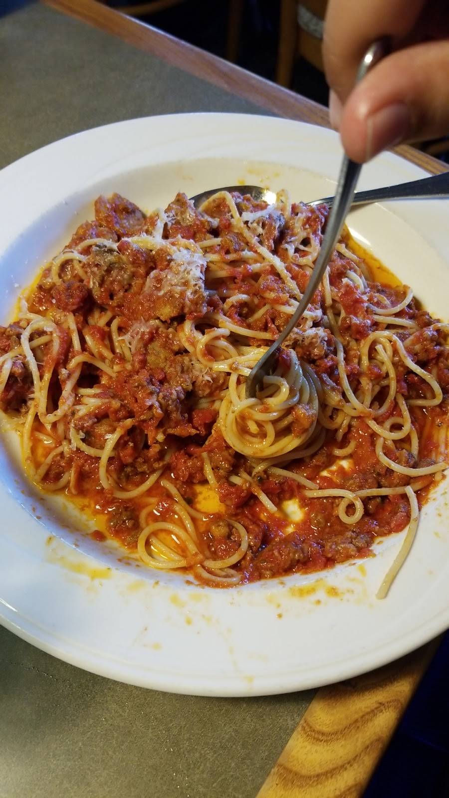 Savvis pizza restaurant | restaurant | 1555 Main St, East Hartford, CT 06108, USA | 8602893353 OR +1 860-289-3353