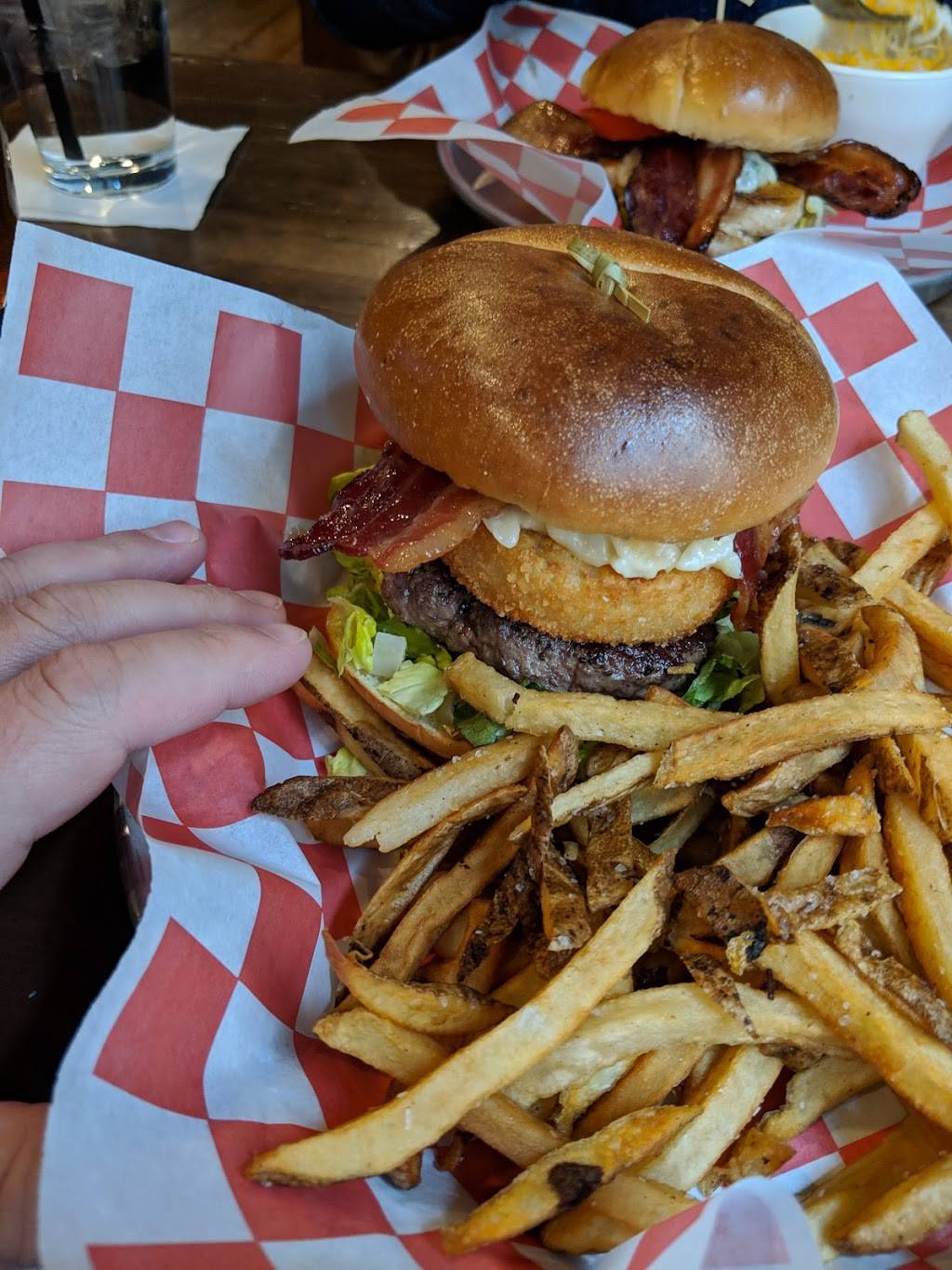 Olivers On Lynn Alley | restaurant | 26 N High St, Columbus, OH 43215, USA | 6148675004 OR +1 614-867-5004