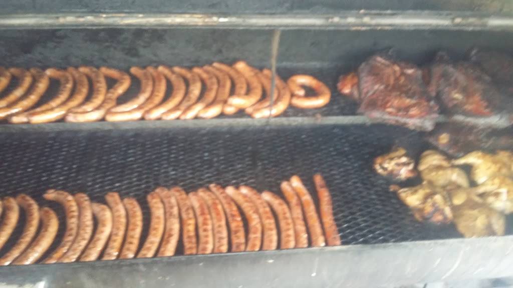 Willies Bar-B-Que | restaurant | 4505 E Martin Luther King Jr Blvd, Austin, TX 78721, USA | 5129269340 OR +1 512-926-9340