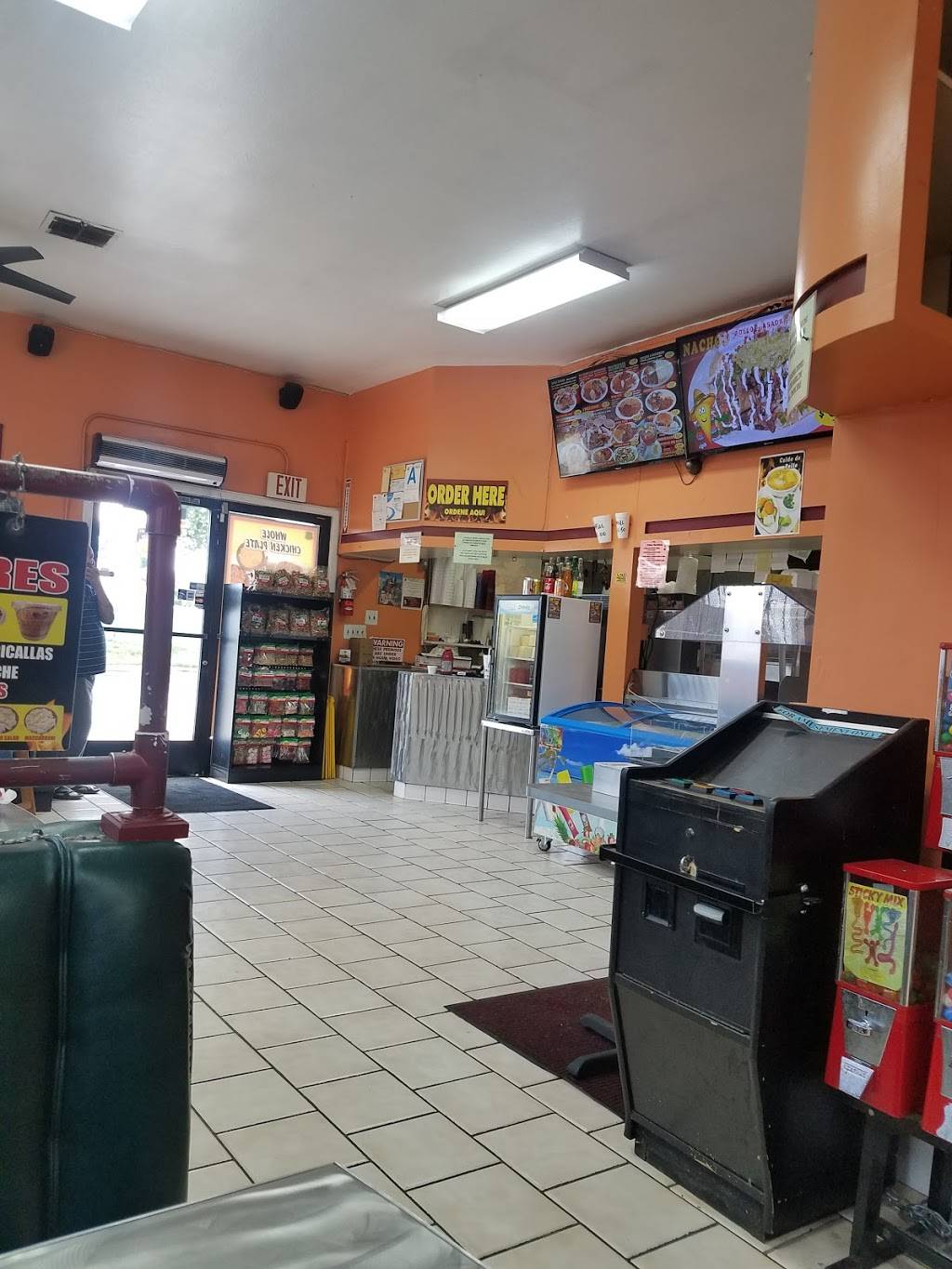 Los Tres Pollos | restaurant | 525 E Rosecrans Ave, Compton, CA 90221, USA | 3107633913 OR +1 310-763-3913