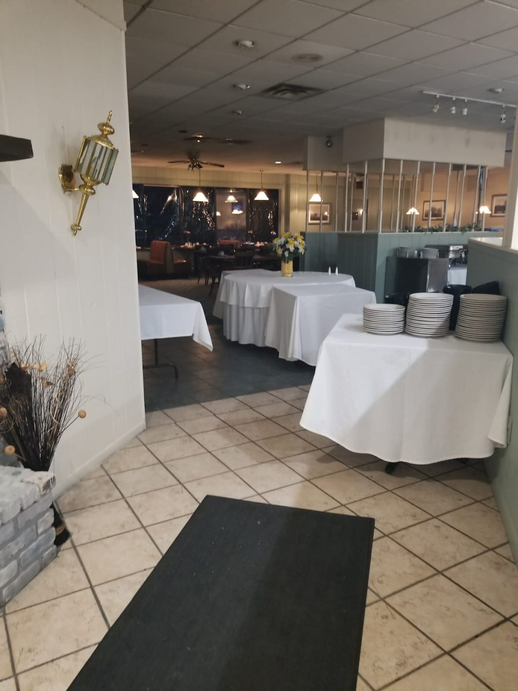 Woodhull Travel Plaza Restaurant | restaurant | 536 Oxford Ave, Woodhull, IL 61490, USA | 3093343000 OR +1 309-334-3000