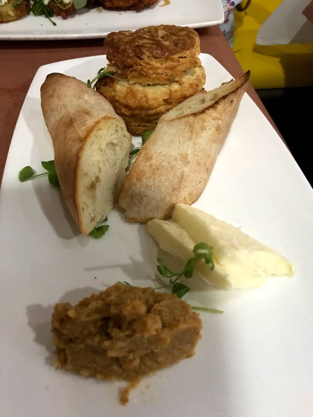 Root & Branch bistro + bar | restaurant | 1200 Oakley Seaver Dr #102, Clermont, FL 34711, USA | 3527084529 OR +1 352-708-4529