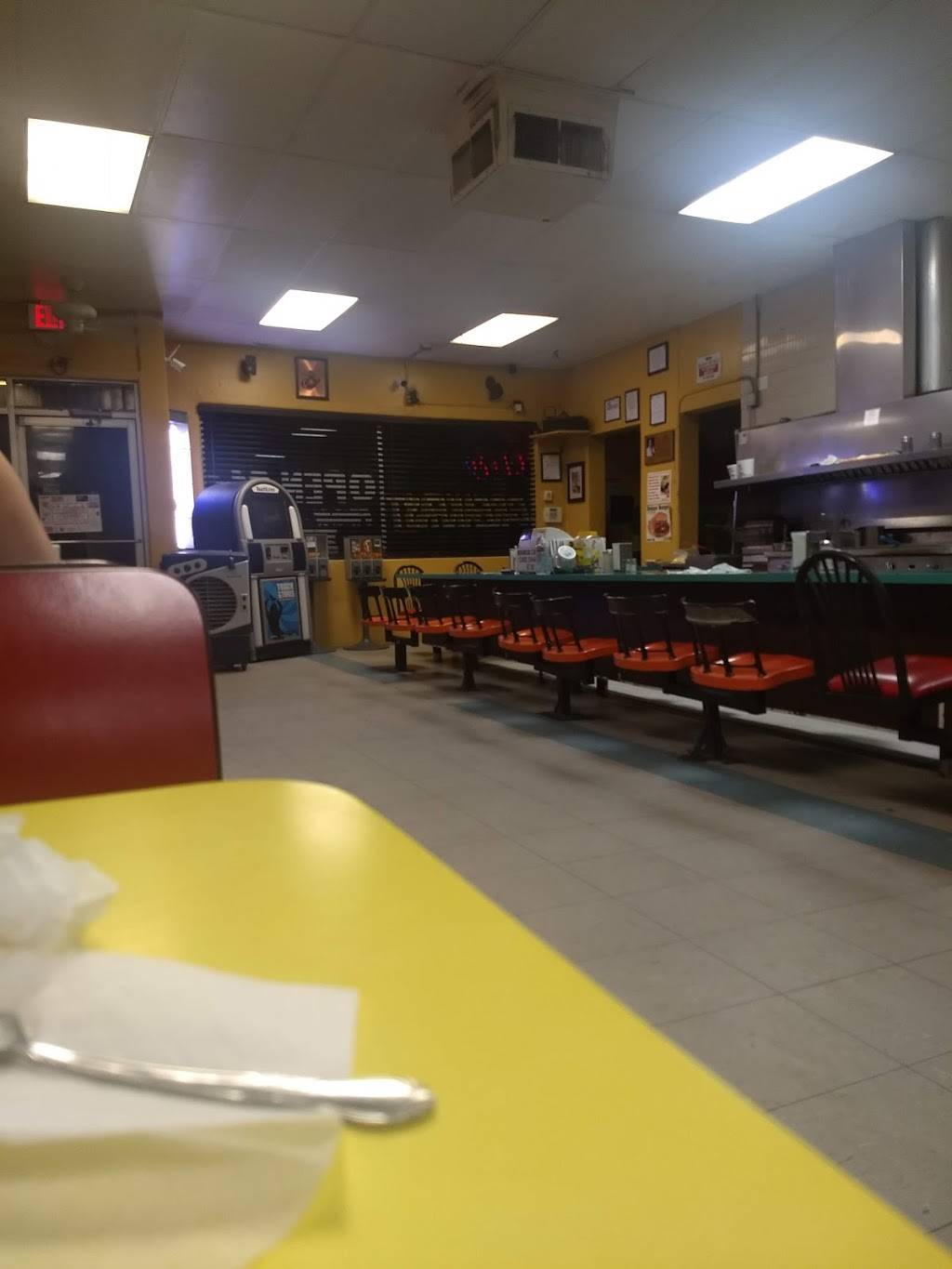 Jamies Hut | restaurant | 88 S Stevens St, El Paso, TX 79905, USA | 9153516162 OR +1 915-351-6162