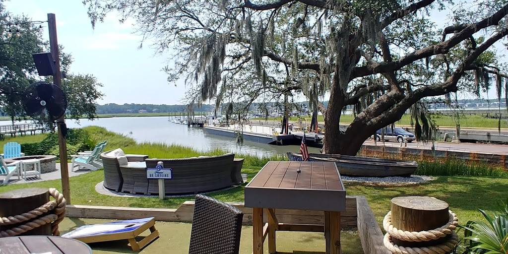 Fish camp | restaurant | 11 Simmons Rd, Hilton Head Island, SC 29926, USA | 8438422267 OR +1 843-842-2267