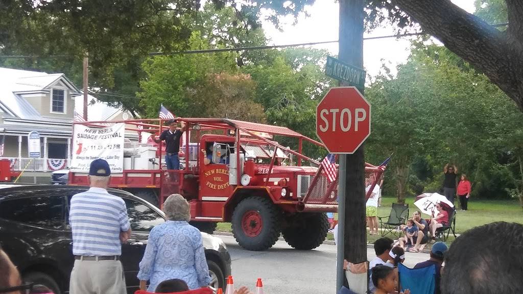 La Carreta Mexican Restaurant | restaurant | 112 W Pierce St, Luling, TX 78648, USA | 8308759510 OR +1 830-875-9510