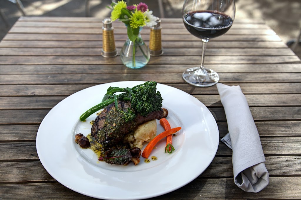 Ona Restaurant & Lounge | restaurant | 131 US-101, Yachats, OR 97498, USA | 5415476627 OR +1 541-547-6627