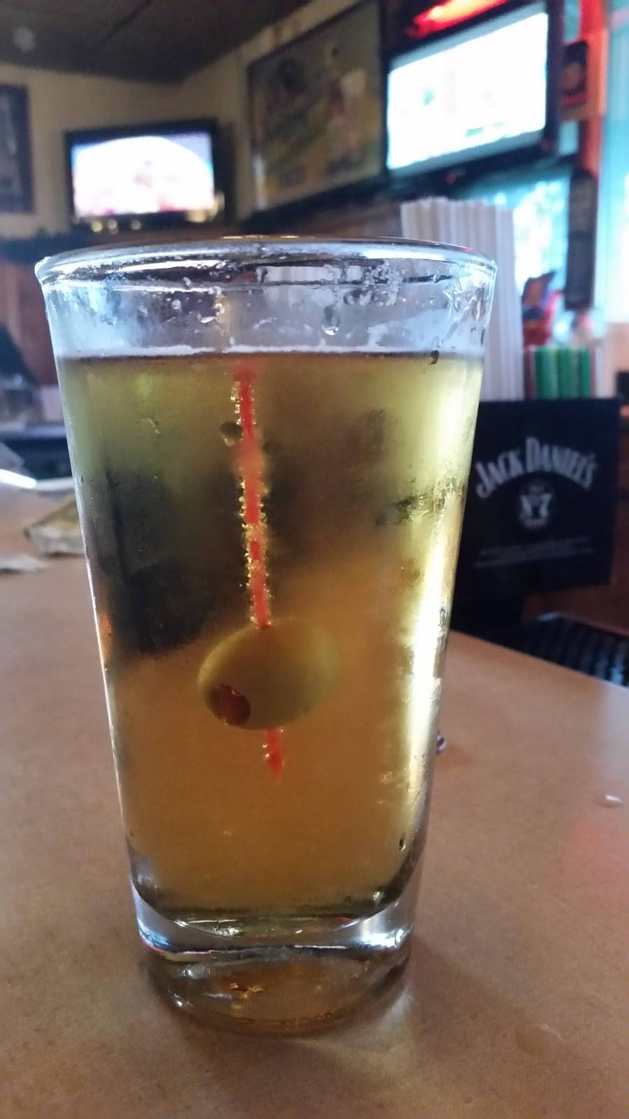 Schneiders Food & Drinks | restaurant | 3717 N 76th St, Milwaukee, WI 53222, USA | 4144666590 OR +1 414-466-6590