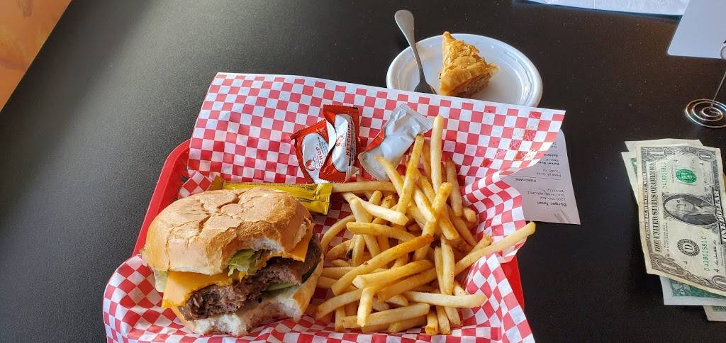 Burger Town | restaurant | 2206 10th Ave, South Milwaukee, WI 53172, USA | 4143019715 OR +1 414-301-9715