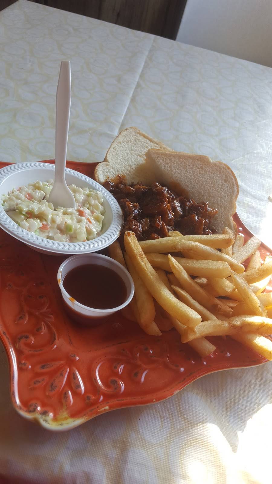 Smoke House Barbecue | restaurant | 432 Harrison Avenue Rockford Illinois 61102, Rockford, IL 61104, USA | 8159625512 OR +1 815-962-5512