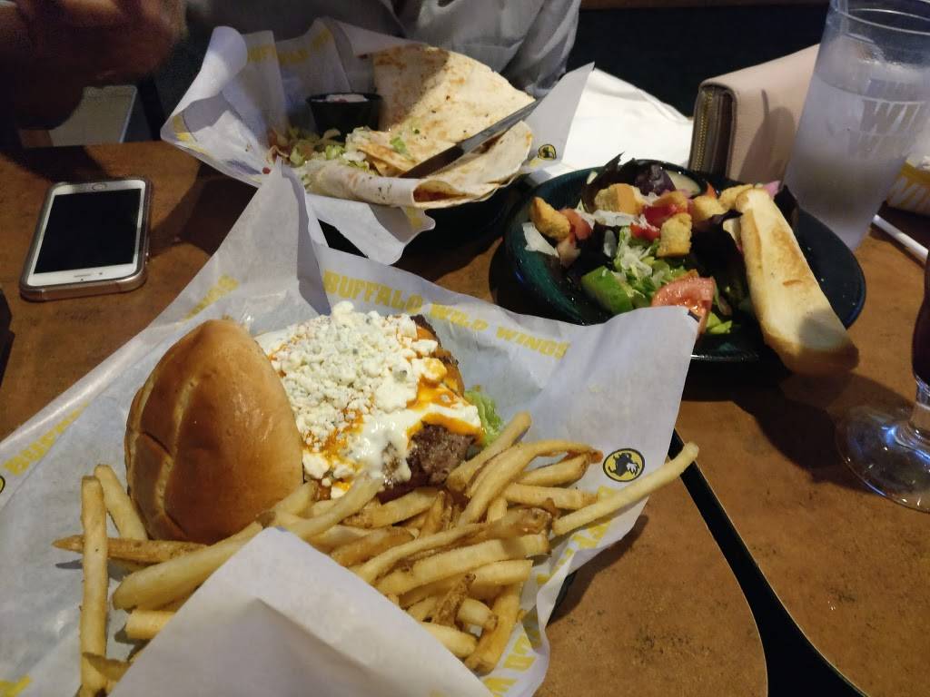 Buffalo Wild Wings | restaurant | 10240 Baltimore Ave, College Park, MD 20740, USA | 3014860333 OR +1 301-486-0333