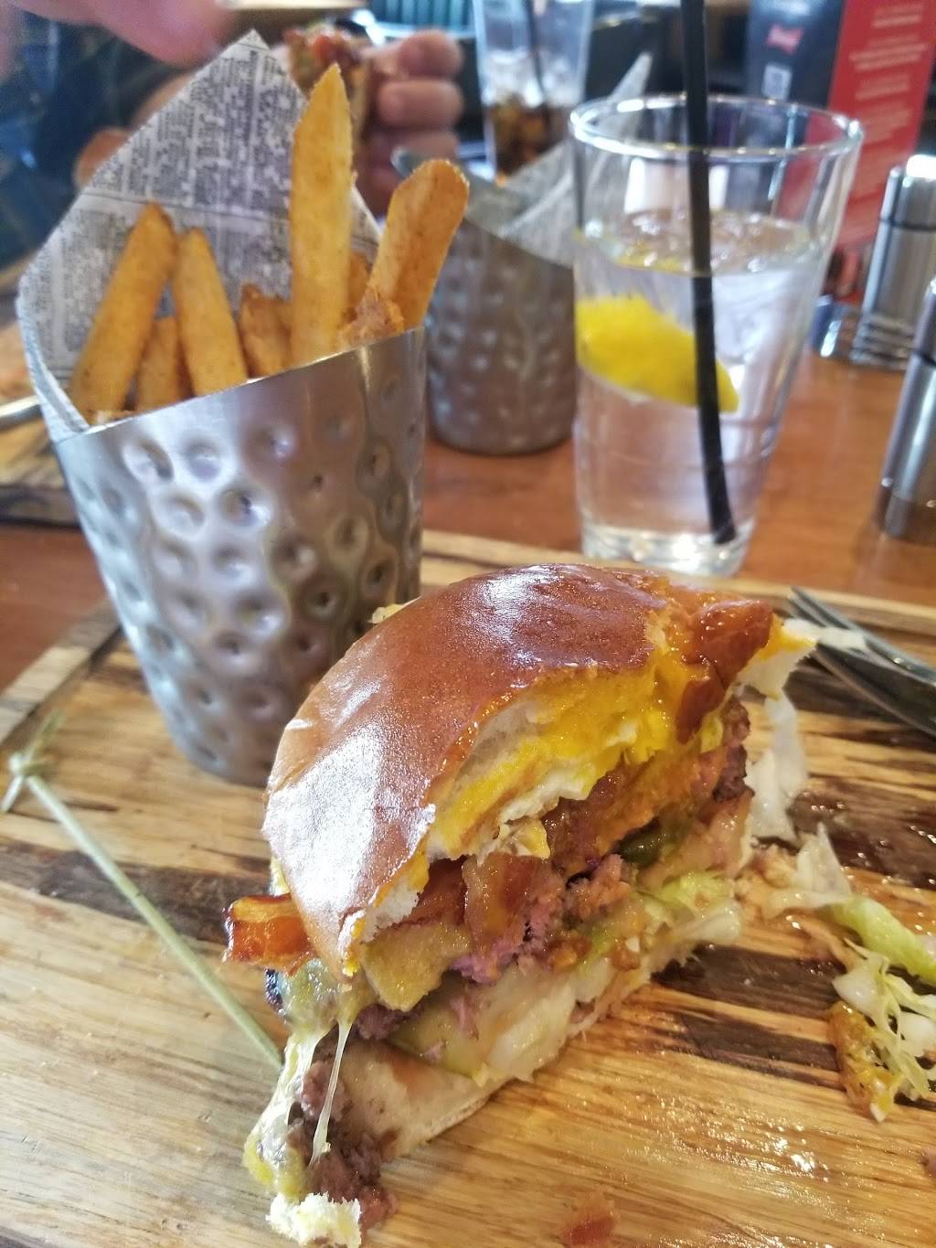 Muldoons | restaurant | 133 W Front St, Wheaton, IL 60187, USA | 6306688866 OR +1 630-668-8866