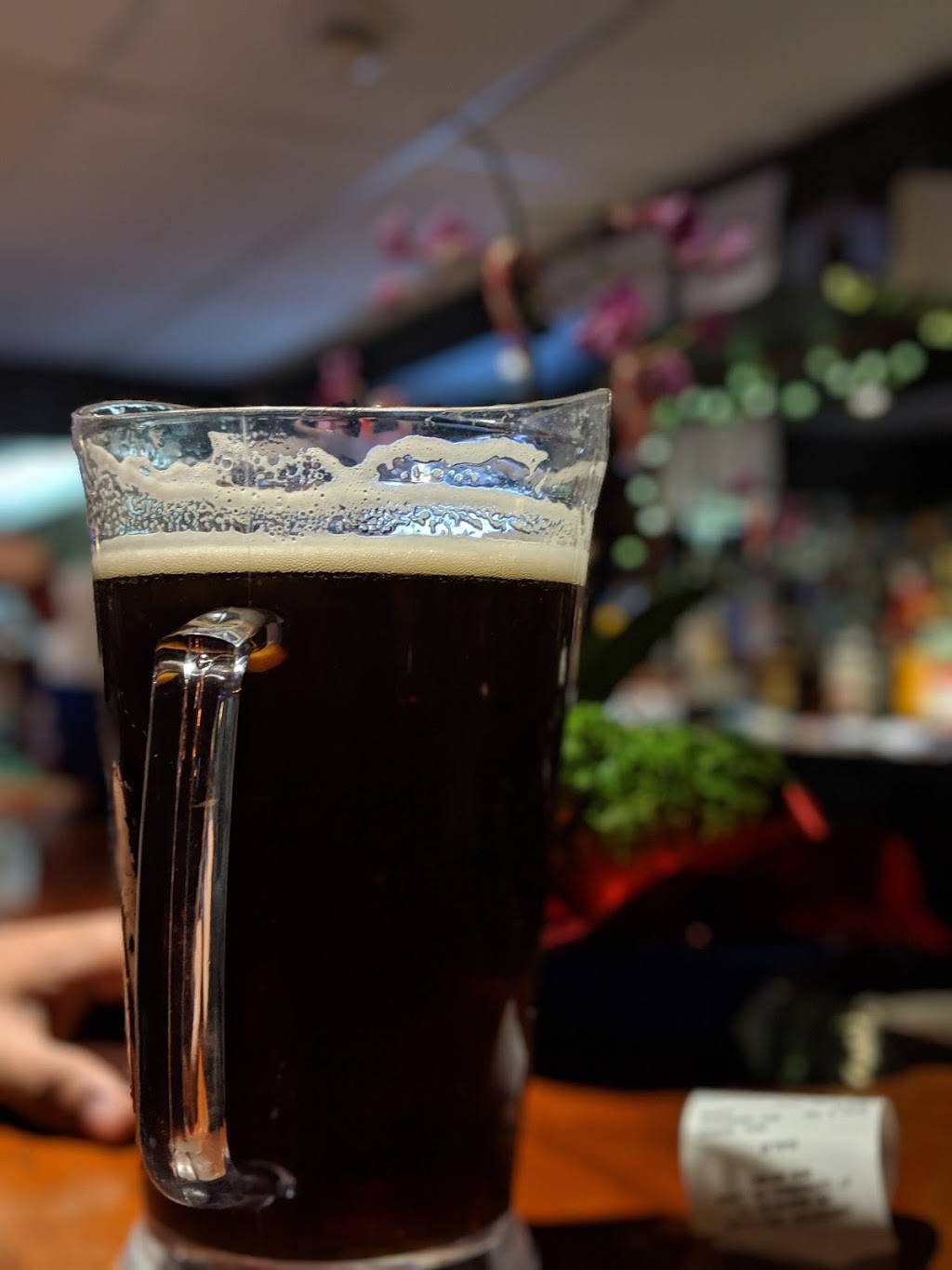 Queenstons Grill N Pub | restaurant | 216 Queenston St, St. Catharines, ON L2P 2W8, Canada | 9056828841 OR +1 905-682-8841