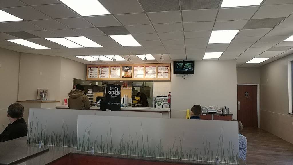 Wendys | restaurant | 14445 Brookfield Tower Dr, Chantilly, VA 20151, USA | 7038029331 OR +1 703-802-9331
