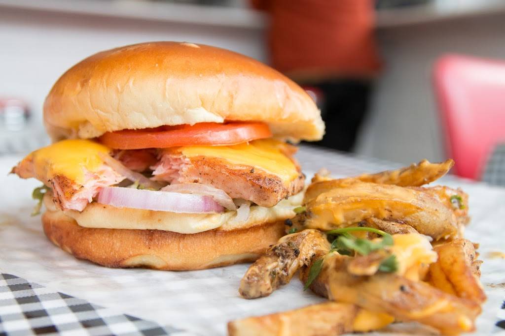 Mikkeys Retro Grill | restaurant | 5319 S Hyde Park Blvd, Chicago, IL 60615, USA | 7736758525 OR +1 773-675-8525