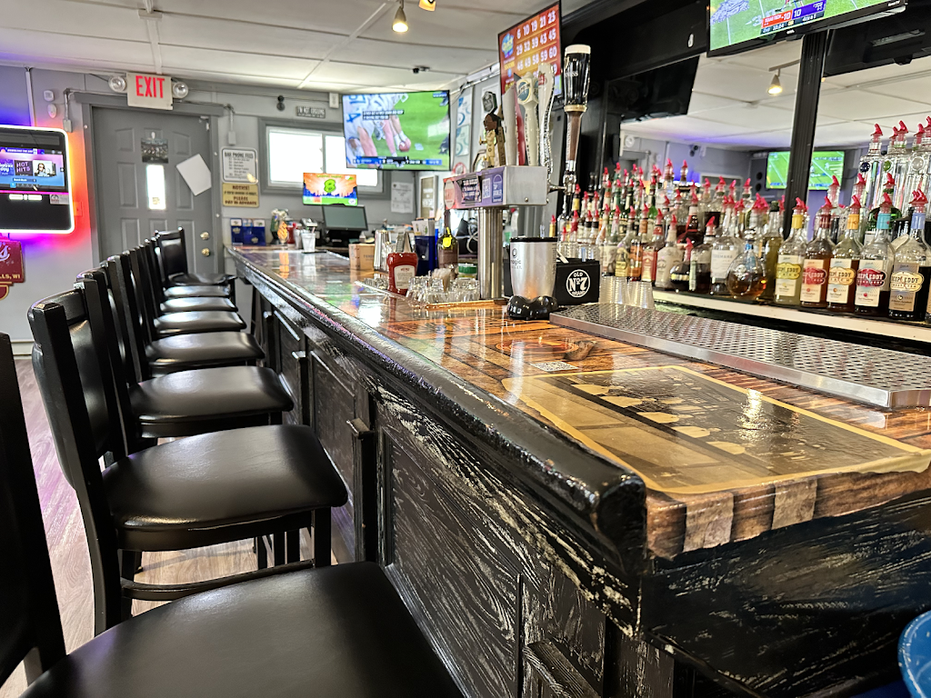 Tap And Growler Bar & Grill | restaurant | 363 Main St, Sayreville, NJ 08872, USA | 7322537226 OR +1 732-253-7226