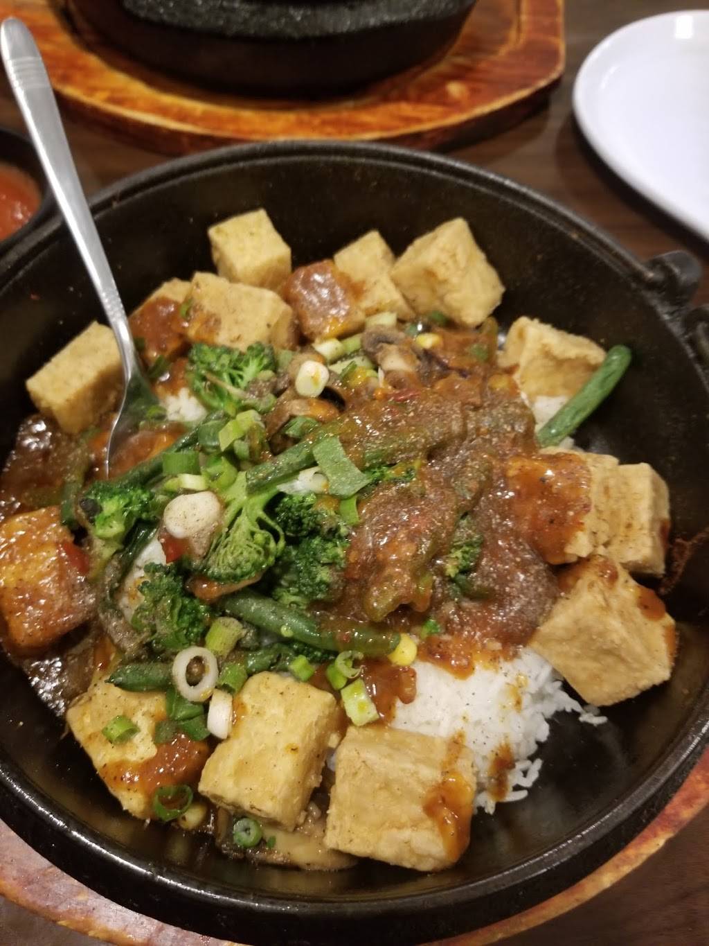 Sizzle It Asian Bistro | restaurant | 31194 Novi Rd, Novi, MI 48377, USA | 2488593888 OR +1 248-859-3888