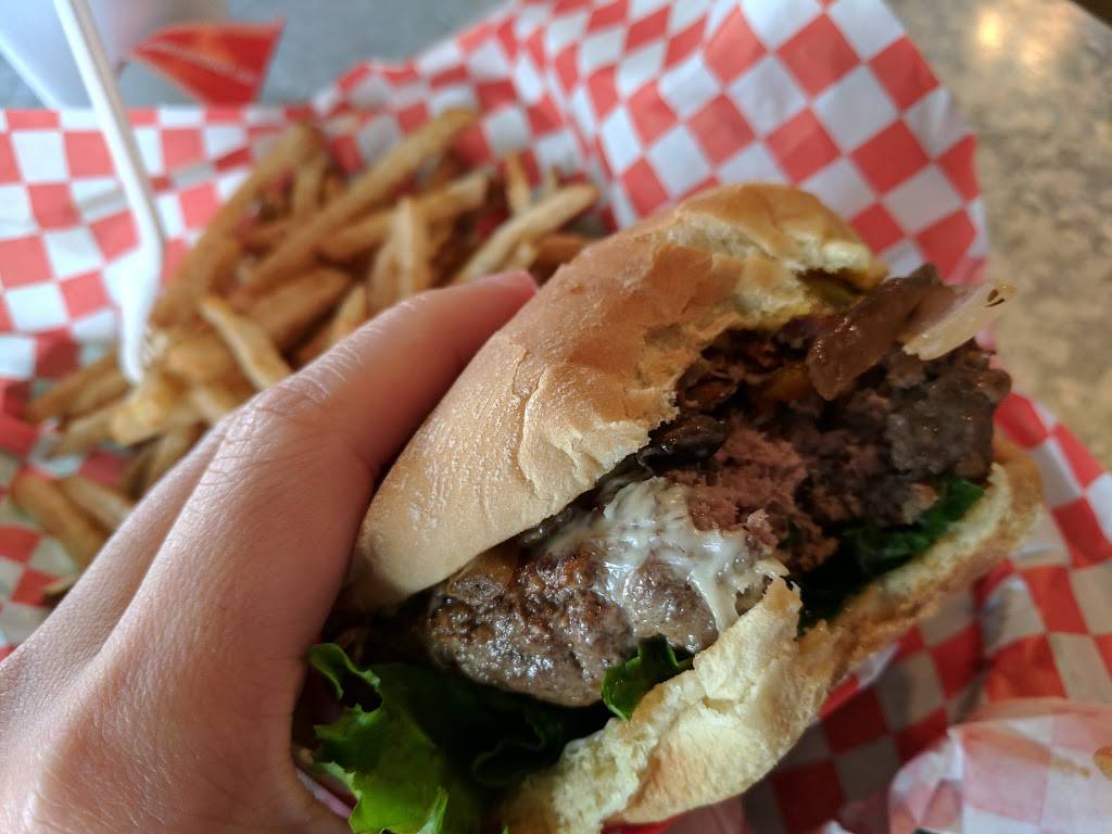 Tommys Hamburger Grill & Patio | restaurant | 2455 Forest Park Blvd, Fort Worth, TX 76110, USA | 8179201776 OR +1 817-920-1776