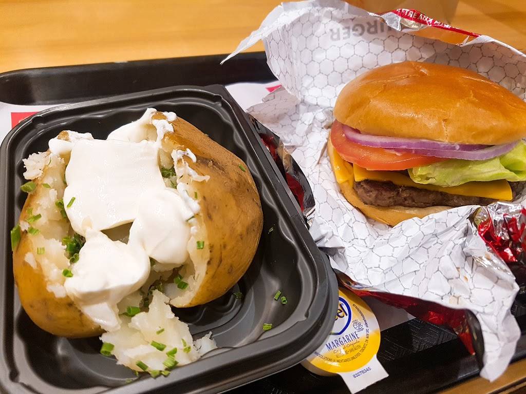 Wendys | restaurant | 9801 Jane St, Maple, ON L6A 3N9, Canada | 9054179754 OR +1 905-417-9754