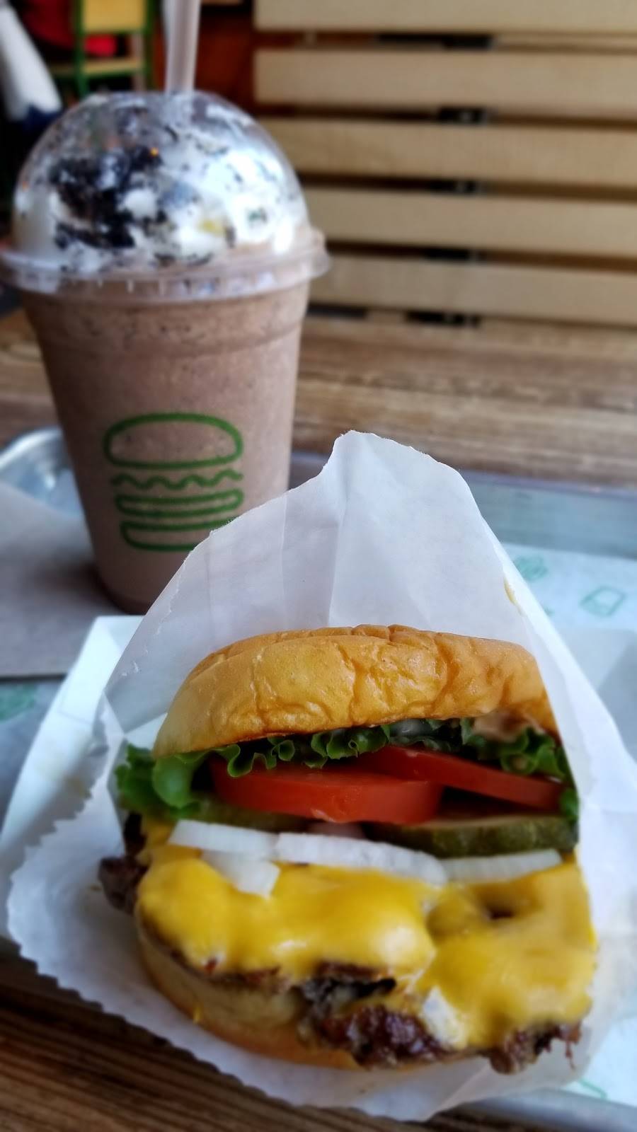 Shake Shack | restaurant | 226 Legacy Pl, Dedham, MA 02026, USA | 7814897330 OR +1 781-489-7330