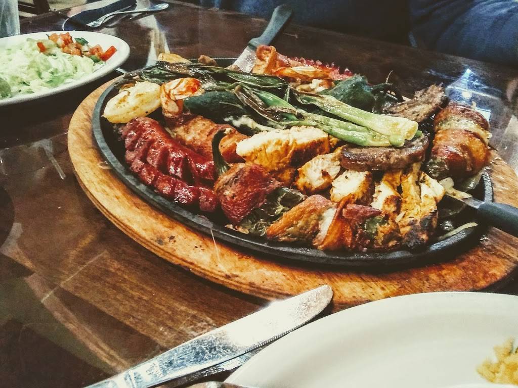 Hacienda Camila | restaurant | 14814 Jones Maltsberger Rd, San Antonio, TX 78247, USA | 2104675154 OR +1 210-467-5154