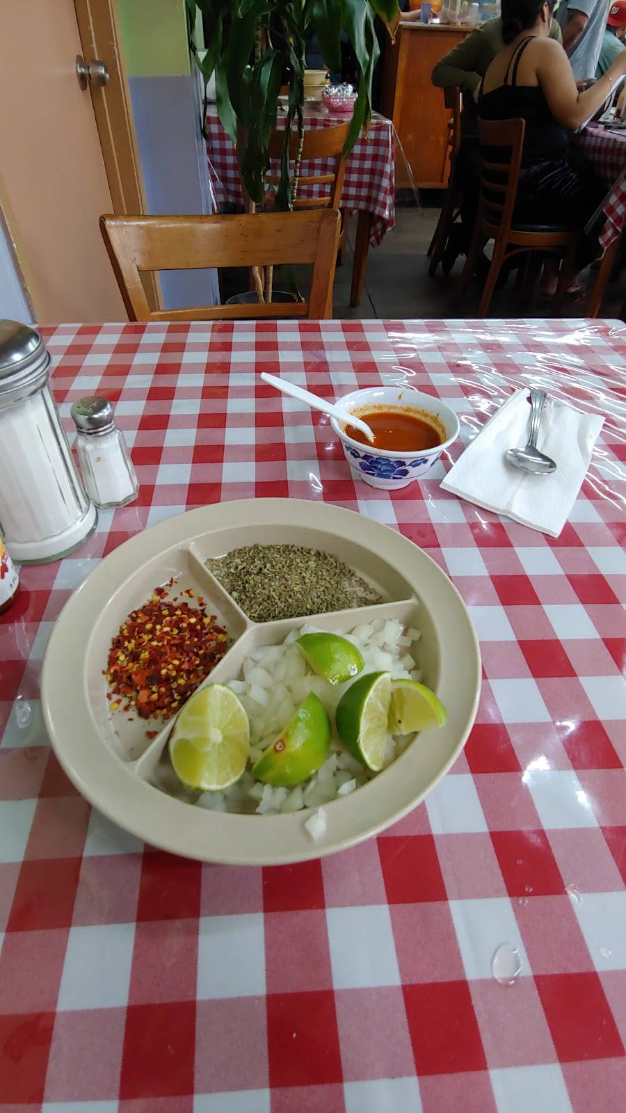 Lupitas Restaurant | restaurant | 2634 Idell St, Los Angeles, CA 90065, USA | 3232237835 OR +1 323-223-7835