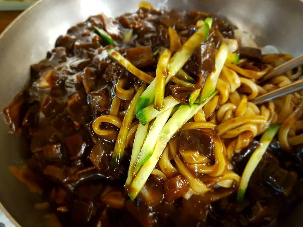 Kimchi House | restaurant | 500 Oxford St W, London, ON N6H 4L1, Canada | 5196016733 OR +1 519-601-6733