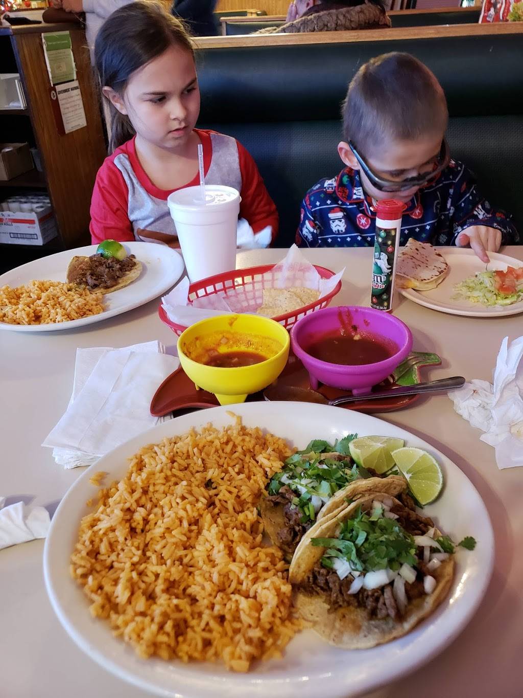 La Hacienda Los Lopez | restaurant | 150 E Grant Hwy, Marengo, IL 60152, USA | 8155688778 OR +1 815-568-8778