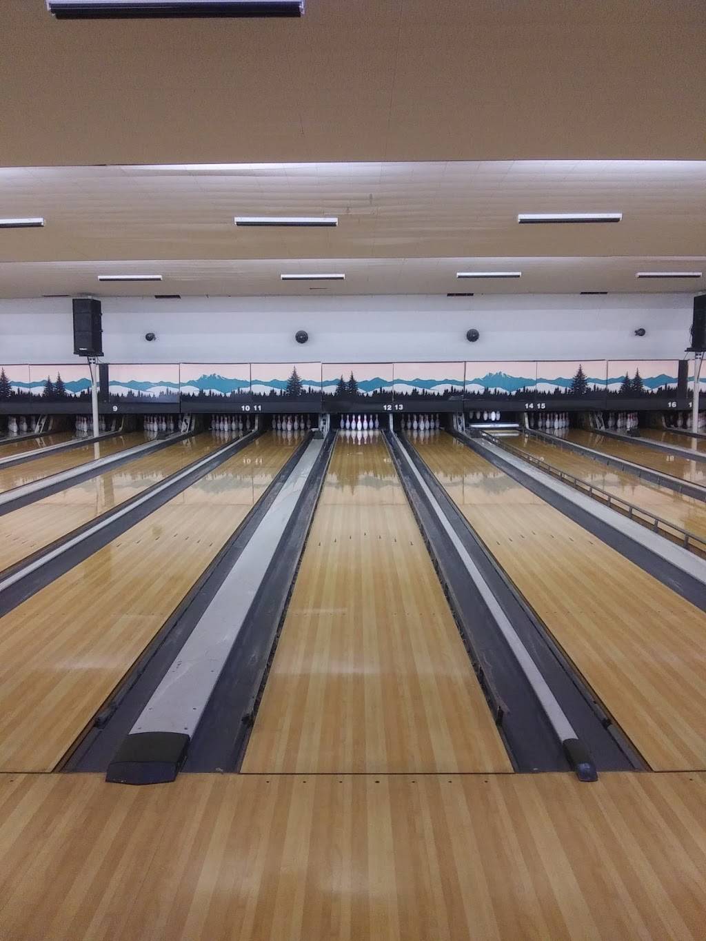 Town & Country Lanes | restaurant | 3500 River Rd N, Keizer, OR 97303, USA | 5033902221 OR +1 503-390-2221