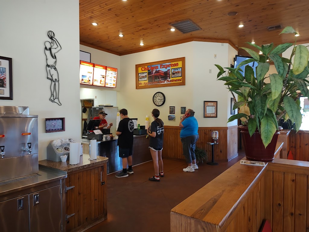 Chicken Express | restaurant | 3115 Pine St, Arkadelphia, AR 71923, USA | 8702462777 OR +1 870-246-2777