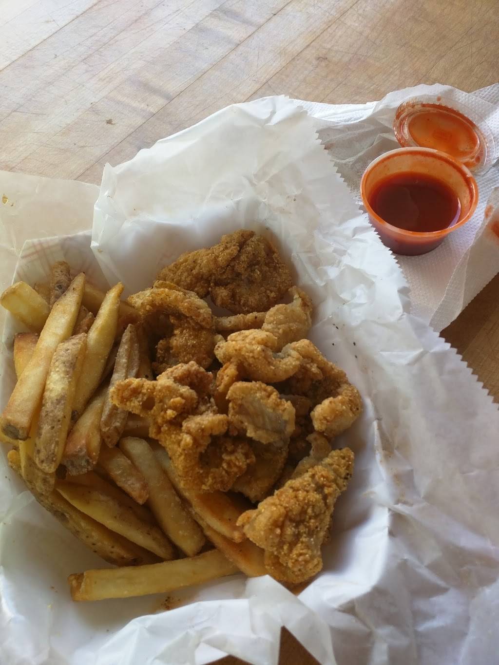 Great White Fish Chicken | restaurant | 4200 Kalamazoo Ave SE, Grand Rapids, MI 49508, USA | 6164522565 OR +1 616-452-2565