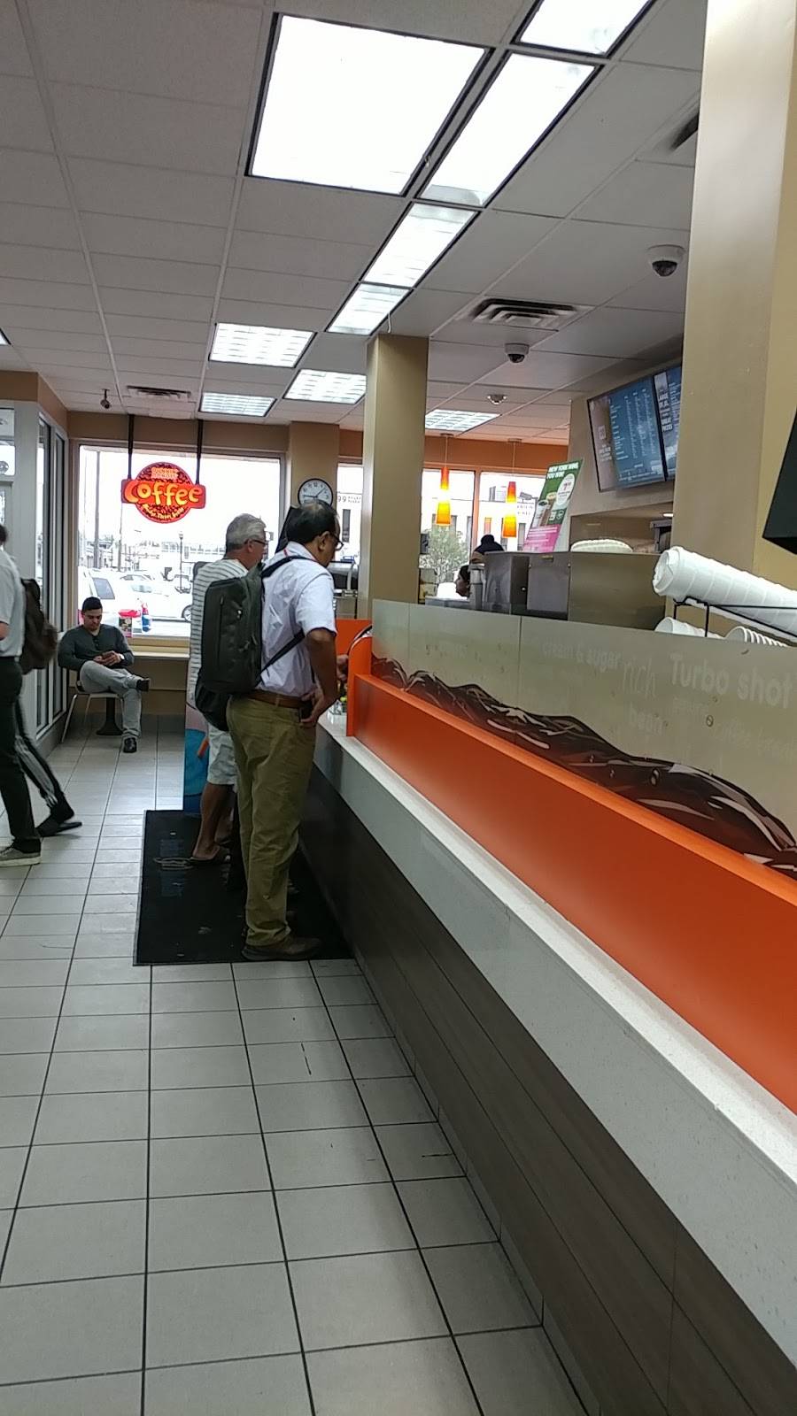 Dunkin Donuts | cafe | 24 Newbridge Rd, Hicksville, NY 11801, USA | 5169315777 OR +1 516-931-5777