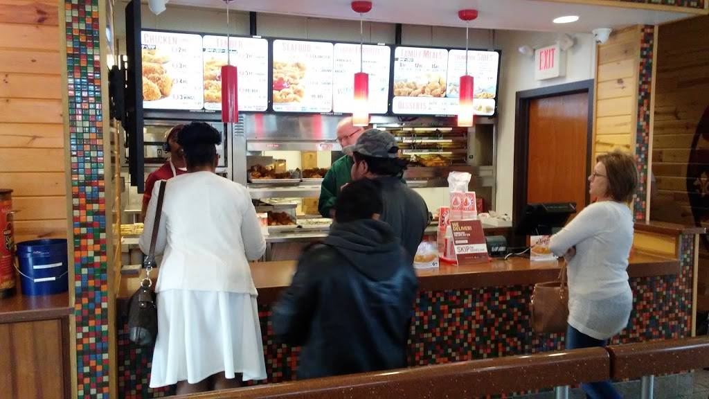 Popeyes Louisiana Kitchen | restaurant | 502 Main St, Covington, KY 41011, USA | 8592618555 OR +1 859-261-8555