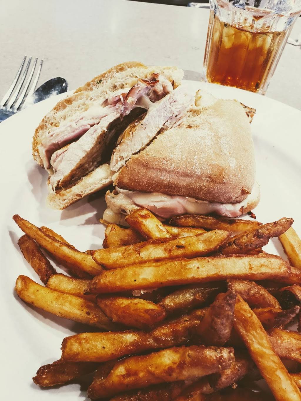 The Grill At Quarterfield Station | restaurant | 7704 Quarterfield Rd d, Glen Burnie, MD 21061, USA | 4107666446 OR +1 410-766-6446