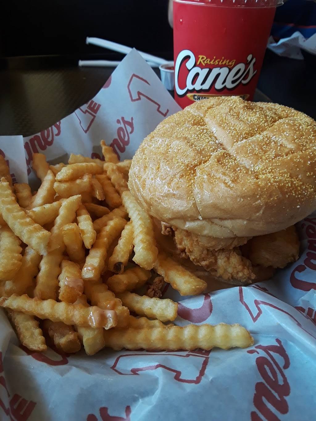 Raising Canes Chicken Fingers | meal takeaway | 11006 S Cicero Ave, Oak Lawn, IL 60453, USA | 7084223736 OR +1 708-422-3736