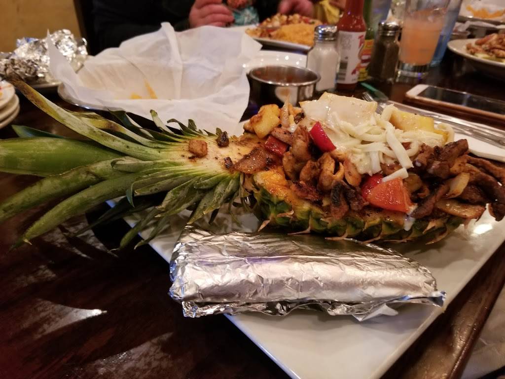 Plaza Azteca | restaurant | 45990 Waterview Plaza, Sterling, VA 20166, USA | 7034303510 OR +1 703-430-3510