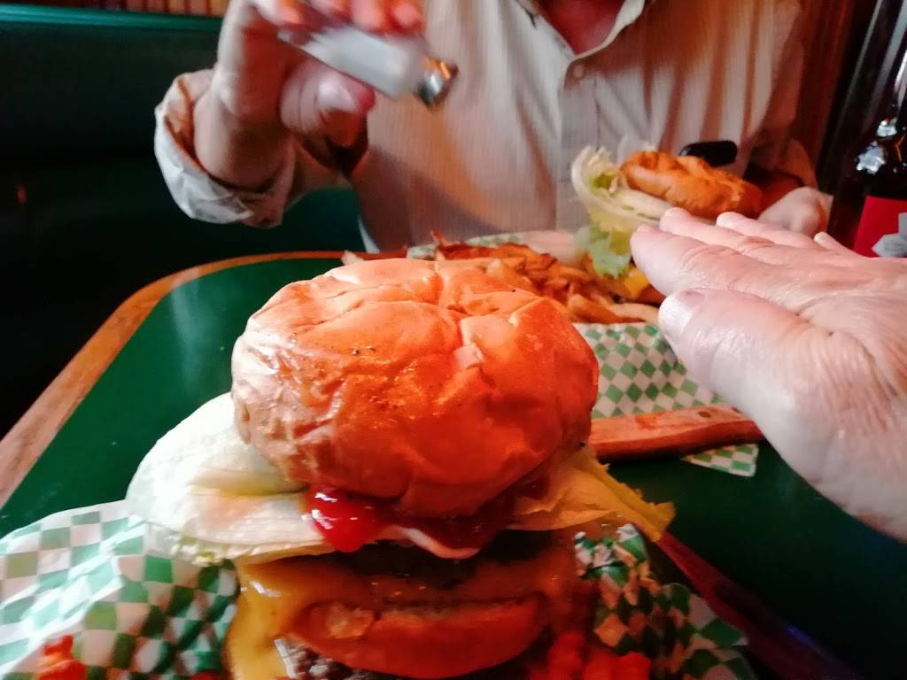 Shamrocks | restaurant | 995 7th St W, St Paul, MN 55102, USA | 6512289925 OR +1 651-228-9925