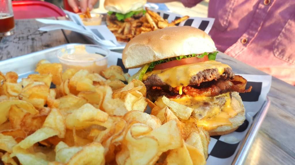 Refined Fool Brewing Company | restaurant | 1326 London Rd, Sarnia, ON N7S 1P7, Canada | 5197041665 OR +1 519-704-1665