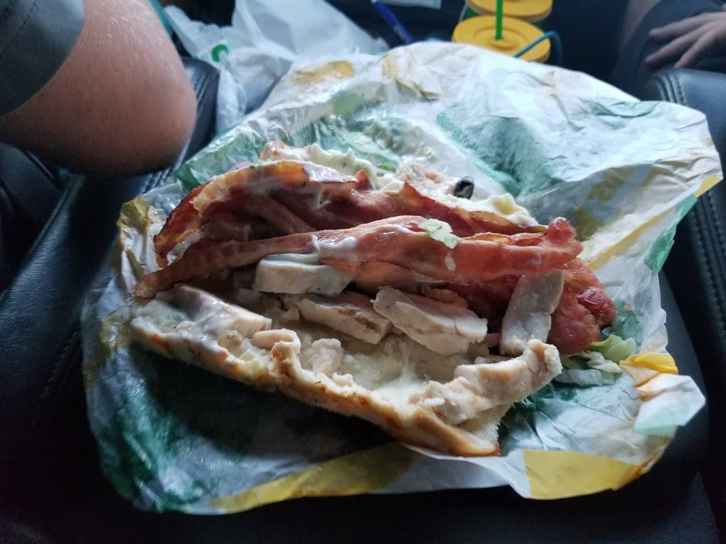 Subway | meal takeaway | 740 Elm St E, Annandale, MN 55302, USA | 3202747100 OR +1 320-274-7100