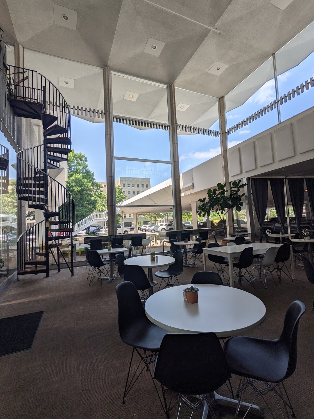 The Vault Restaurant | restaurant | 620 S Cincinnati Ave, Tulsa, OK 74103, USA | 9189486761 OR +1 918-948-6761