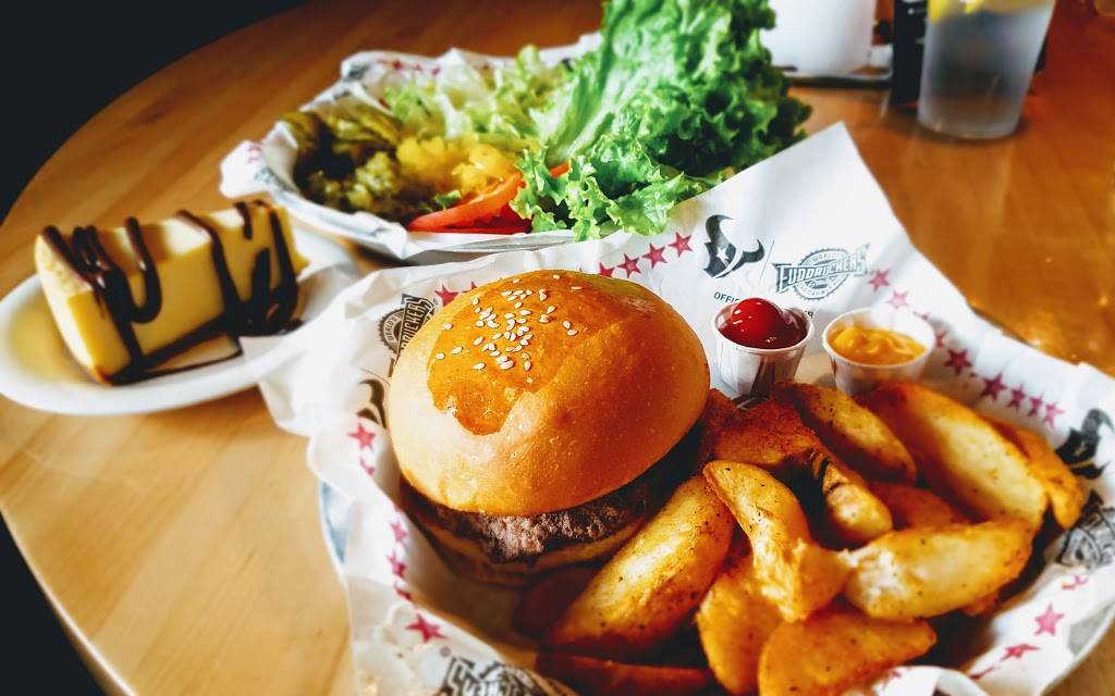 Fuddruckers | restaurant | 10500 Town and Country Way, Houston, TX 77024, USA | 7137227440 OR +1 713-722-7440
