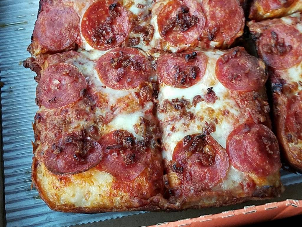 Little Caesars Pizza | meal takeaway | 24 Union St, Lynn, MA 01902, USA | 7817805727 OR +1 781-780-5727